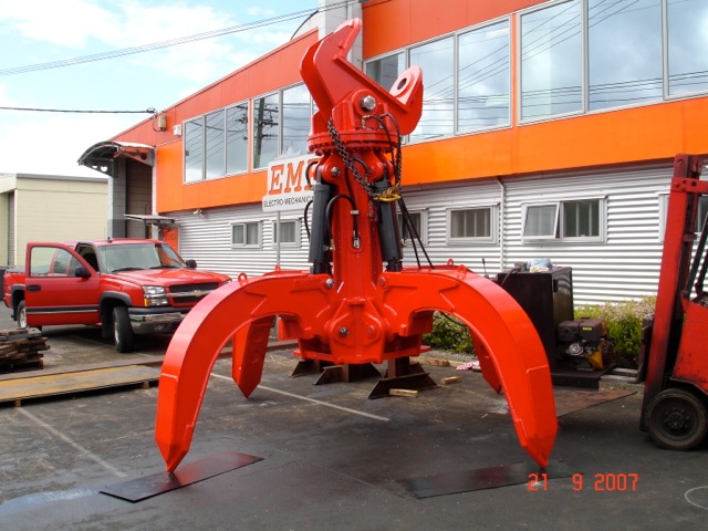 Hydraulic grapple for an 80 tonne excavator for Steel Serve at NZ Steel. Hydraulic grapple for an 80 tonne excavator for Steel Serve at NZ Steel.
