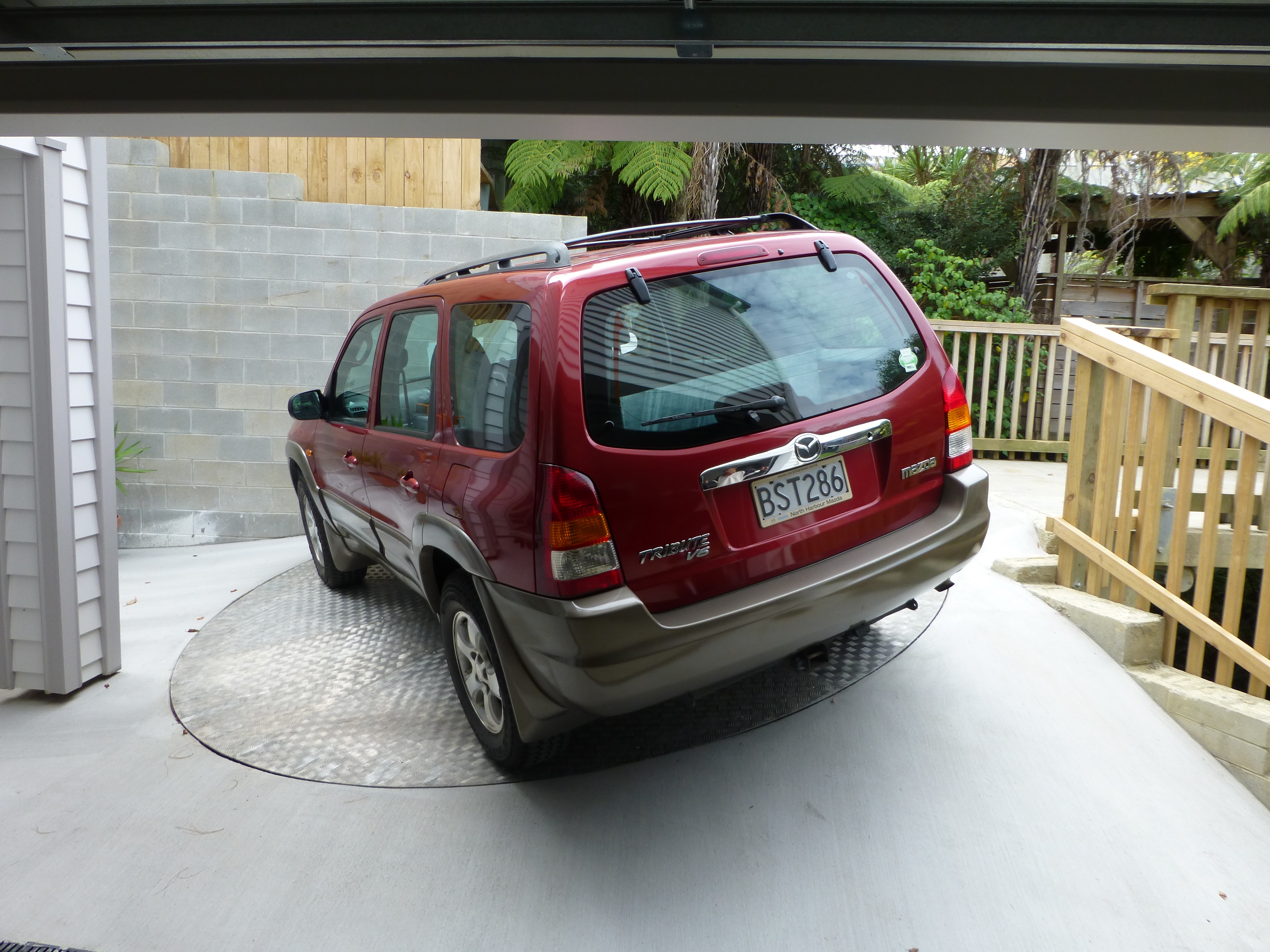 Car turntable on slope