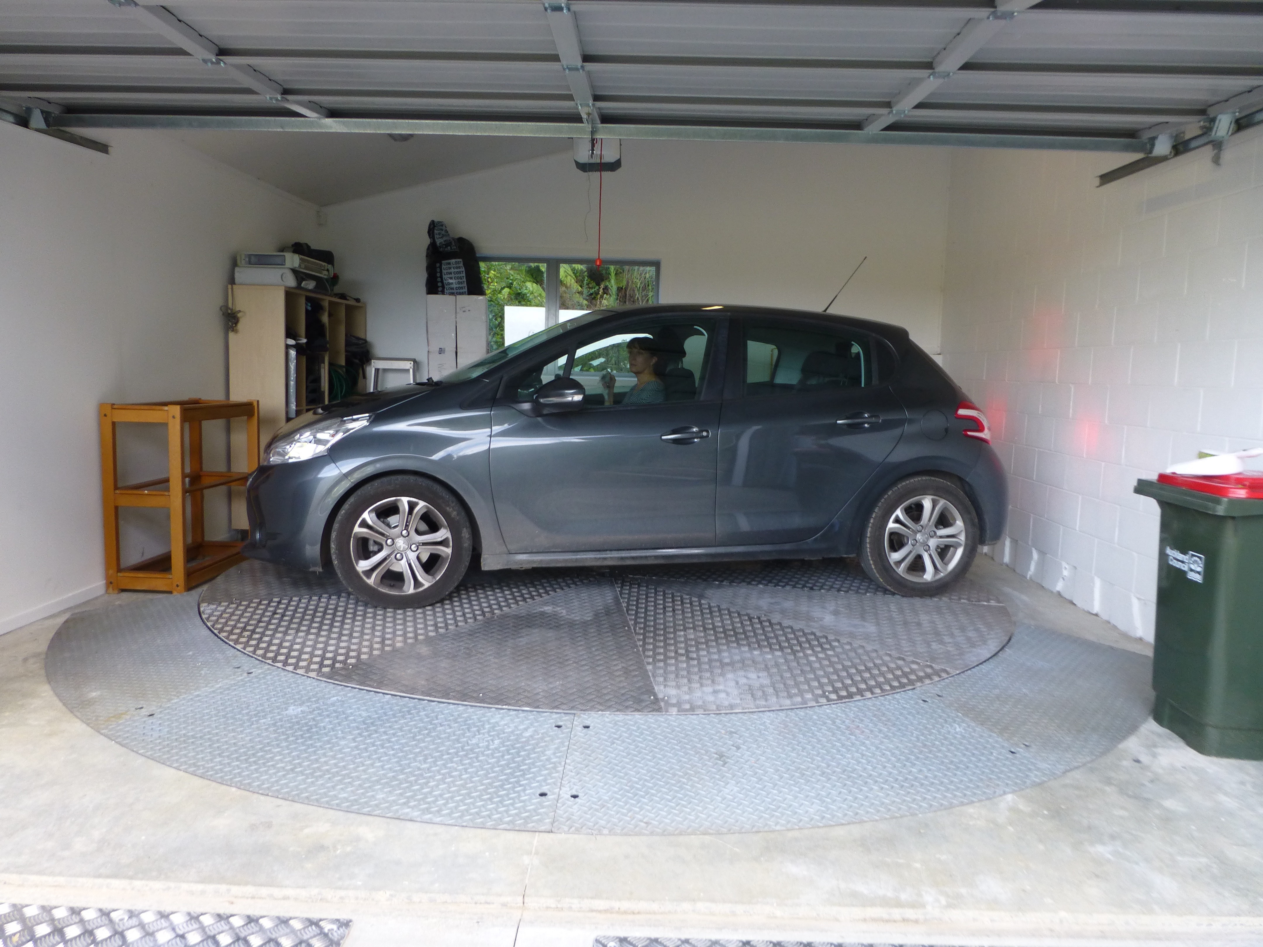 Surface mounted garage car turntable